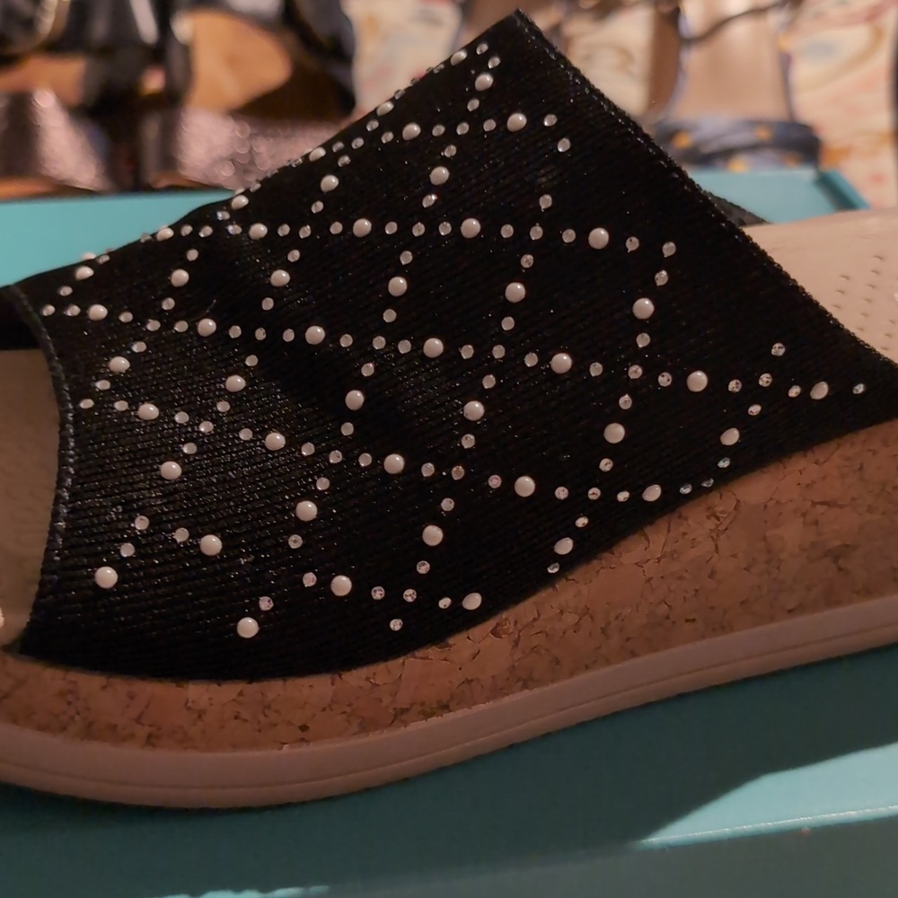 Bzees Black Sandals, 9M - Picture 11 of 13